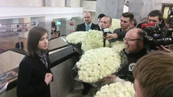 Фото: За «Матильду»: православные активисты подарили Поклонской 1001 розу и спели песню 1