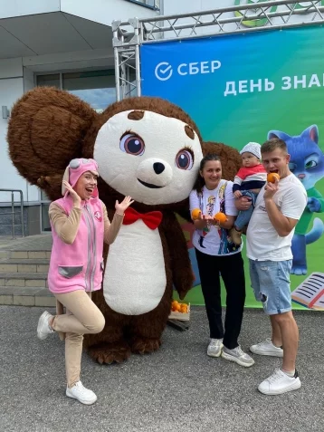 Фото: Пушкин, Чебурашка и медведь поздравили школьников с началом учебного года 1