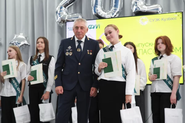 Кузбасские выпускники Профклассов Фонда Мельниченко получили удостоверения о присвоении профессии