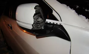 В Красноярском крае пьяный дебошир разбил скамейкой и урной шесть чужих машин