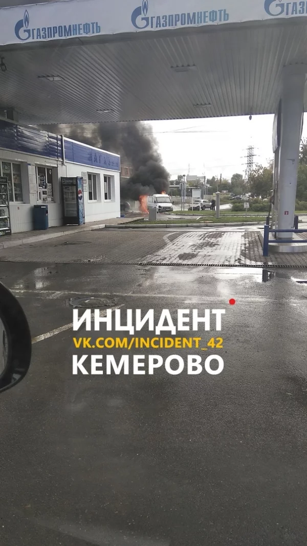 Фото: В Кемерове автомобиль загорелся после ДТП 2