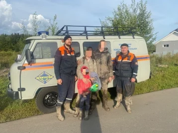 Фото: В Кузбассе семья с ребёнком уехала кататься в лес на квадроцикле и заблудилась 1