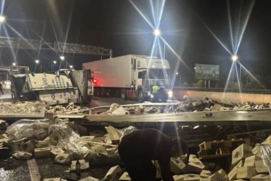 Фура с грузинским вином перевернулась в Ставропольском крае