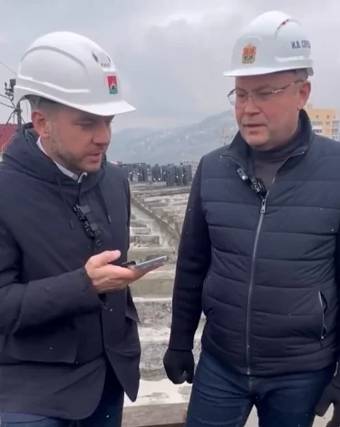 Губернатор Кузбасса поднялся на крышу 9-этажного дома, чтобы сделать важный звонок
