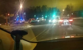 В полночь в Кемерове лоб в лоб столкнулись «десятка» и Hyundai Elantra