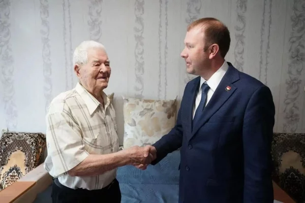 Мэр Кемерова поздравил с юбилеем 100-летнего фронтовика