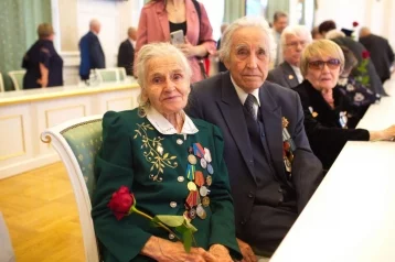 Фото: 86 семей Кузбасса получили медаль «За любовь и верность» 1