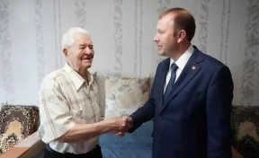 Мэр Кемерова поздравил с юбилеем 100-летнего фронтовика