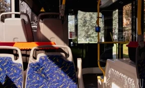 В Кузбассе компания подростков портила салон автобуса и вела себя неадекватно