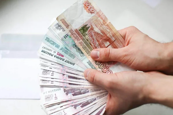 В Кемерове предприниматель получил выплату в 350 тысяч рублей и потратил её на себя