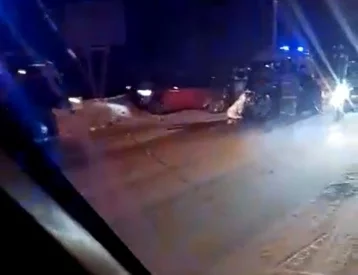 Фото: «Столкнулись шесть машин»: в Кемерове массовое ДТП на мосту парализовало движение 1