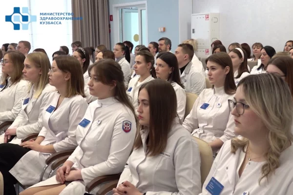 В кемеровские больницы пришли работать 130 молодых специалистов