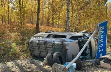 Фото: В Бурятии рейсовый автобус съехал в кювет и перевернулся, есть пострадавшие 1