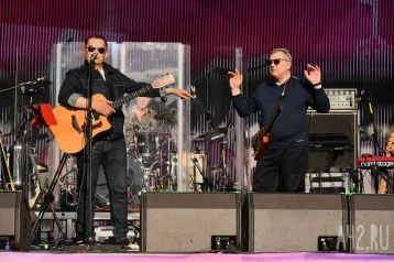 Фото: Группа «Любэ» открыла праздничный концерт российских звёзд на площади Советов в Кемерове 1