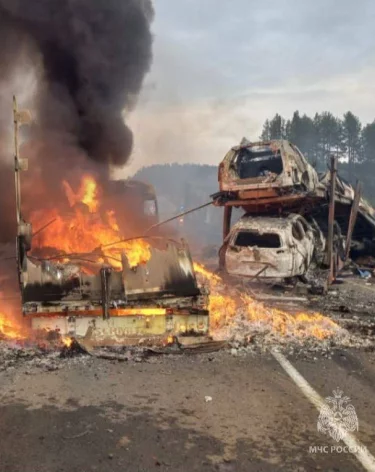 В Иркутской области в огненном ДТП с грузовиками погиб водитель автовоза