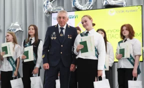 Кузбасские выпускники Профклассов Фонда Мельниченко получили удостоверения о присвоении профессии