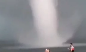 В Турции засняли на видео гигантский торнадо 