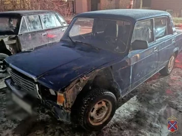 Фото: В Волгограде 13-летний школьник вёз на крышке багажника 17-летнего подростка 1