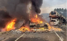 В Иркутской области в огненном ДТП с грузовиками погиб водитель автовоза