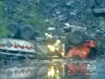 Фото: В Якутии при падении «вахтовки» с обрыва погибли 13 человек, ещё 20 пострадали 1