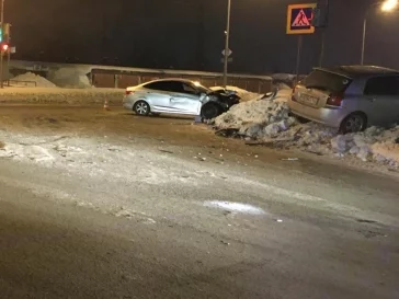 Фото: В Новокузнецке в ДТП на перекрёстке пострадали четыре человека 3