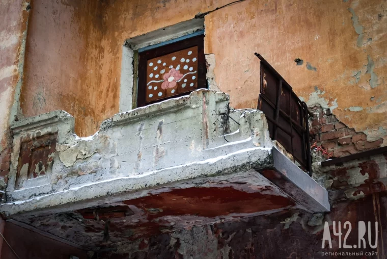 Фото: Мёртвые котята, остывшие батареи и угрозы дворнику ножом: как живут в кемеровском общежитии в Кировском районе 8