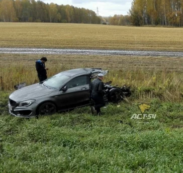 Фото: Mercedes разорвало пополам в ДТП на трассе, погибли два кузбассовца 1