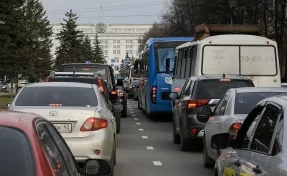 В Кемерове из-за репетиции марша к 9 Мая образовались пробки
