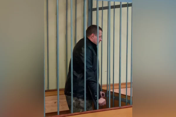 Суд арестовал водителя грузовика, который пытался провезти оружие и гранату в колонию