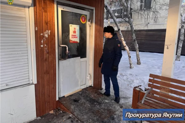 В Якутске из-за пожара на тёплой остановке погиб человек