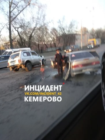 Фото: Два человека пострадали в тройном ДТП в Кемерове на Красноармейской улице 3