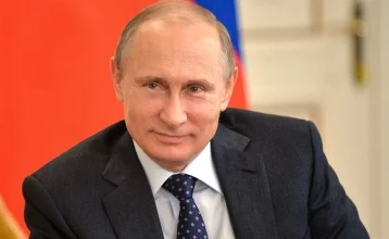 Фото: Путин расплатился за мороженое на МАКСе-2017 крупной купюрой 1