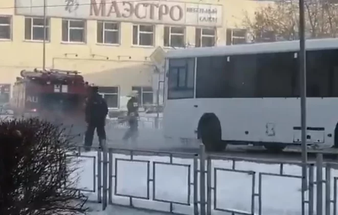 Фото: В Кузбассе на ходу загорелся автобус 2