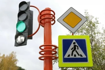 Фото: В Кемерове на бульваре академика Барбараша заработали новые светофоры 2