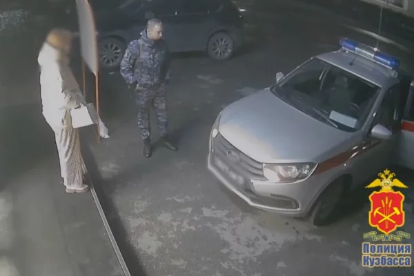 Студентка из Санкт-Петербурга прилетела в Кузбасс, чтобы перевести деньги тёти мошенникам