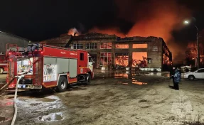 Пожар в две тысячи «квадратов» произошёл на производстве в Нижнем Новгороде