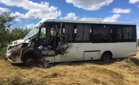 В Орловской области столкнулись автобус и грузовик, девять человек пострадали