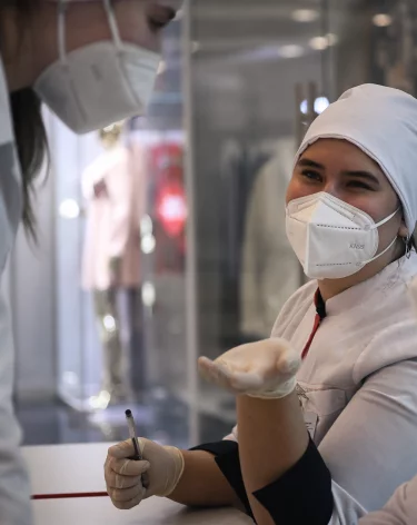 В Кузбассе медики получили 1,7 млрд рублей социальных выплат