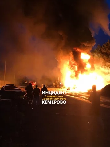 Фото: Пожар в Рудничном районе в Кемерове попал на видео 1