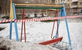 В Ульяновске башенный кран упал на детскую площадку 