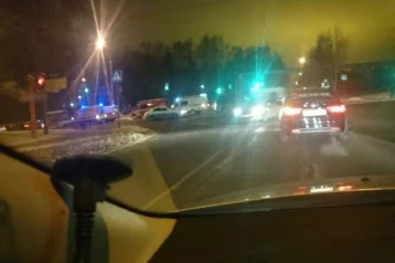 Фото: В полночь в Кемерове лоб в лоб столкнулись «десятка» и Hyundai Elantra 1