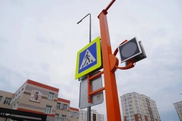 Фото: В Кузбассе начали обновлять пешеходные переходы у детсадов и школ 1