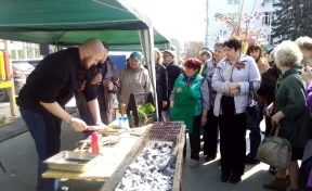 Кемеровчане попробовали 1 000 порций ухи из сома на ярмарке