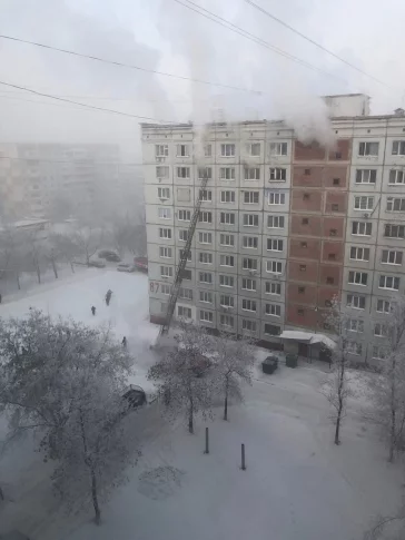 Фото: Очевидцы сообщили о пожаре в кемеровском общежитии 2