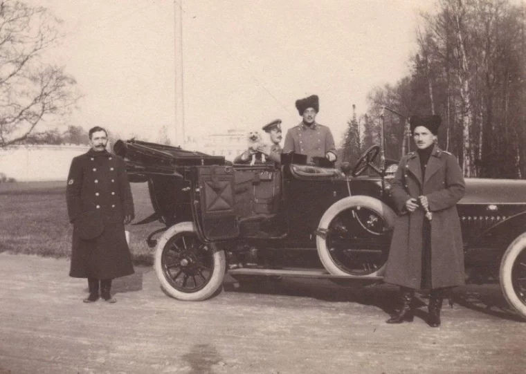 Фото: Опубликованы уникальные фотографии из тайника охранника Николая II, найденного в Ессентуках  3