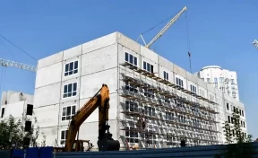«Строители работают круглосуточно»: мэр Новокузнецка рассказал о ходе строительства школы почти за 2 млрд рублей