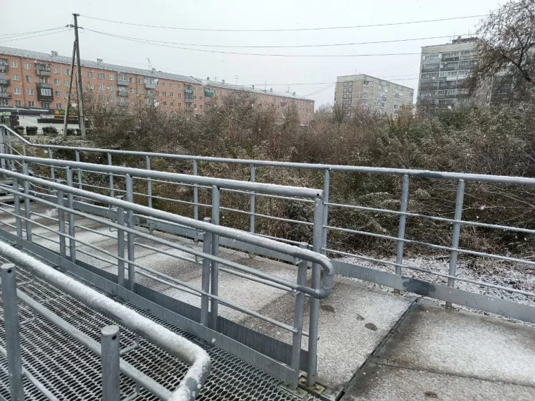 Фото: В Новокузнецке завершилось строительство пешеходного моста через Абу 5