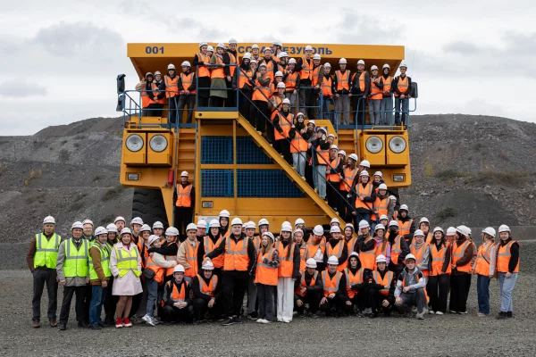 Первокурсников КузГТУ посвятили в горняки на угольном разрезе