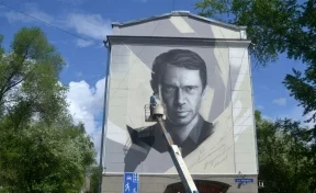 В Новокузнецке на фасаде дома появился 10-метровый портрет Владимира Машкова