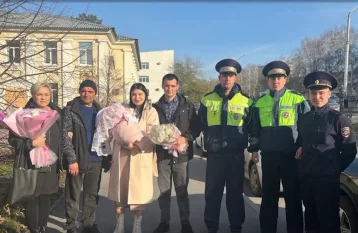 Фото: В Кемерове сотрудники ГИБДД помогли роженице из Белова добраться до роддома 1